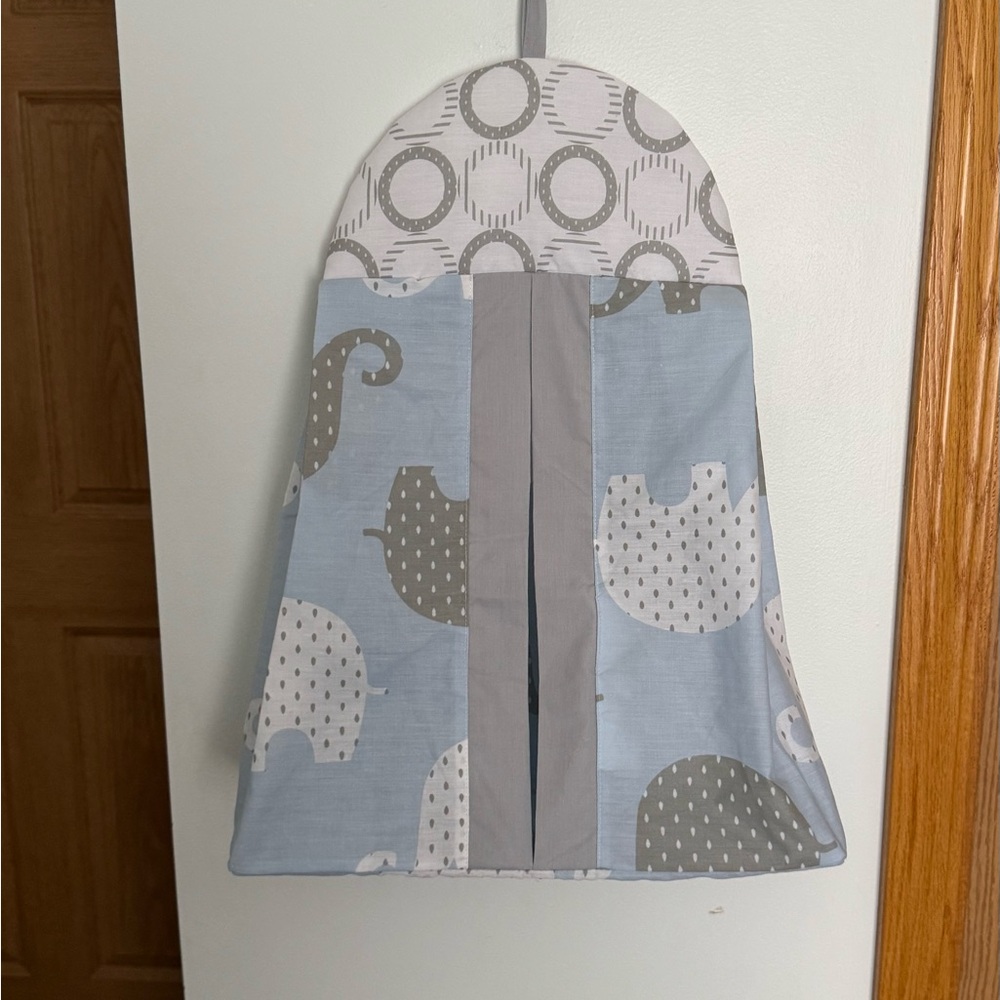 Elephant Print Hanging Diaper Organizer. Excellent Condition. NoJo